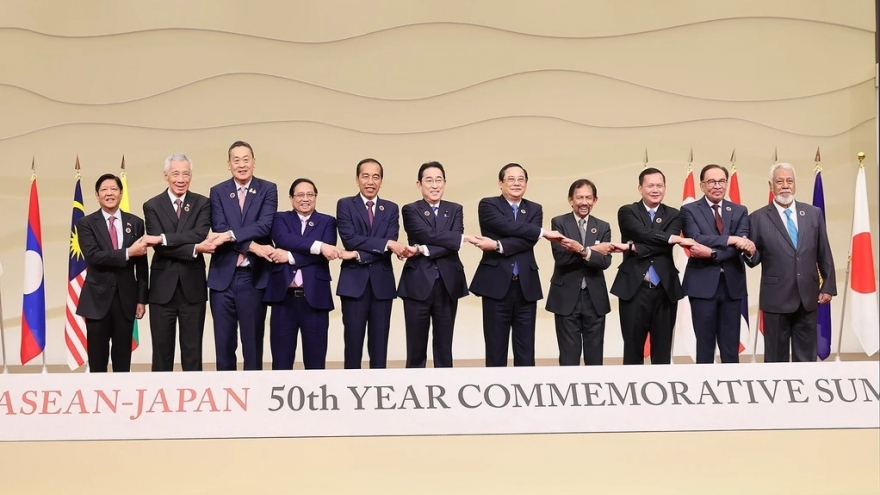 Vietnamese PM attends ASEAN-Japan Commemorative Summit in Tokyo